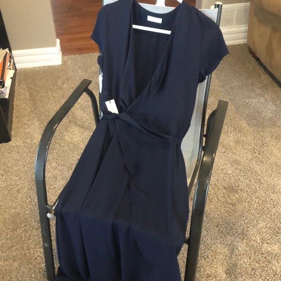 Brand new never worn Aritzia wrap dress.